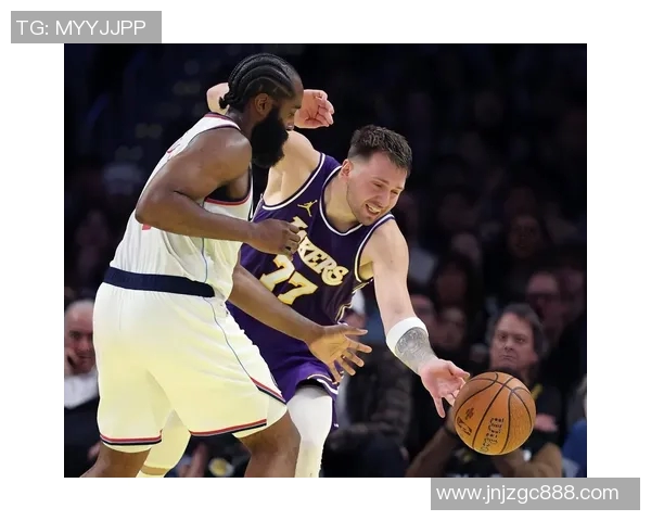 8连败！湖人逆转创NBA第一神迹，詹姆斯狂轰30+8+8，东契奇险受伤